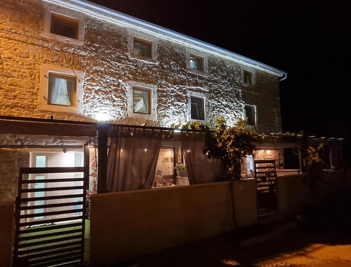 Vela & Vega Appartamento Višnjan Esterno foto