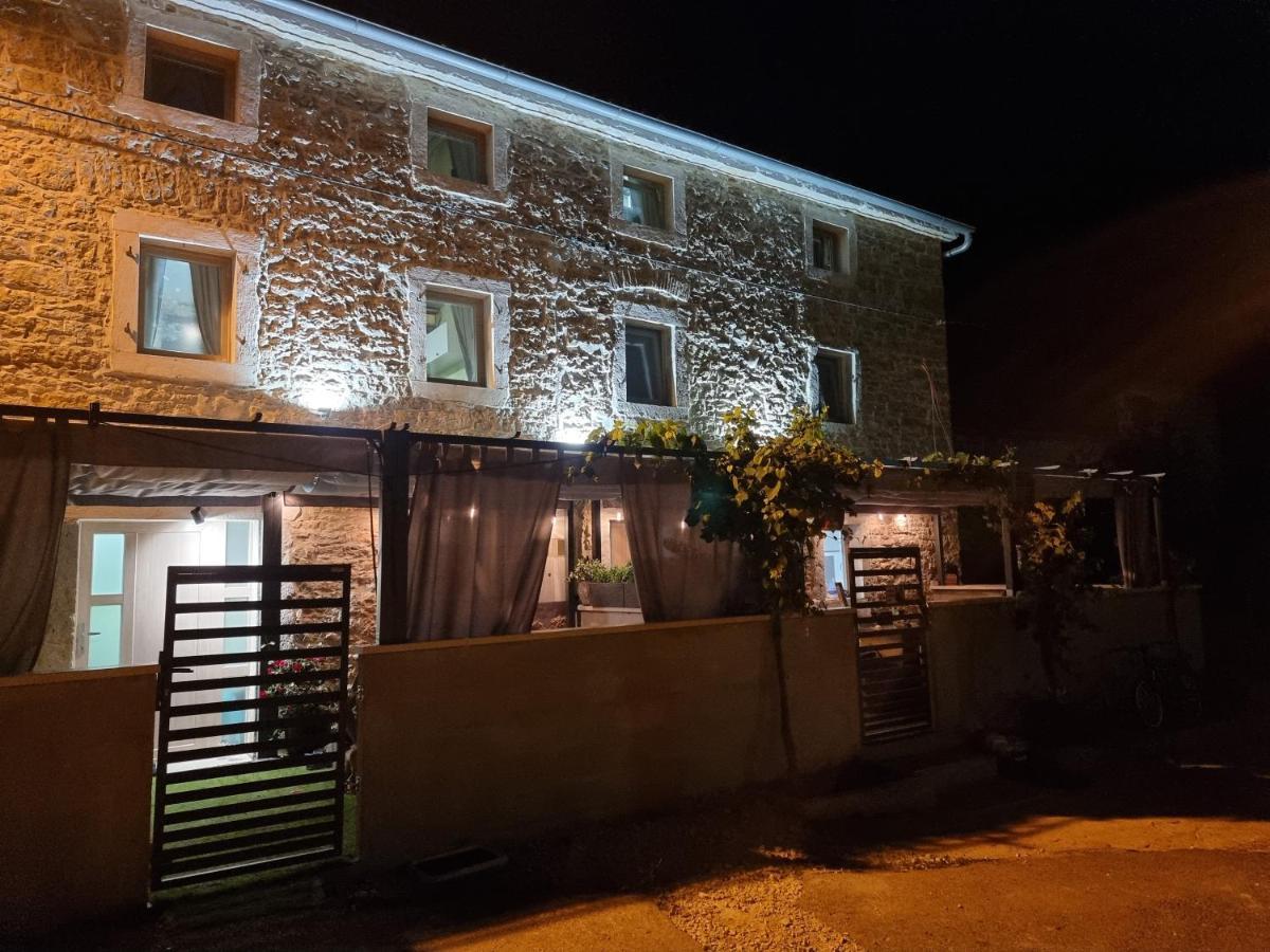 Vela & Vega Appartamento Višnjan Esterno foto